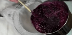 strain-boiled-grapes