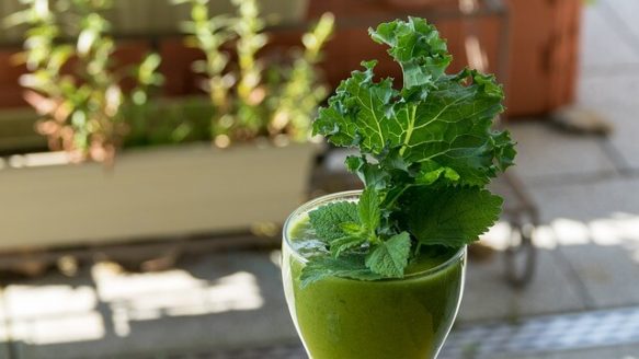 does-green-juice-help-with-bloating